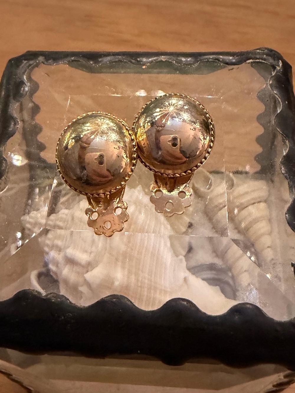✨ Vintage 1980s Gold Domed Button Clip-On Earrings / Milgrain Border ✨